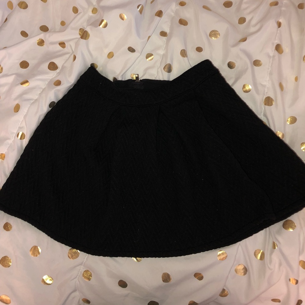 Chevron Patterned Pleated Skirt